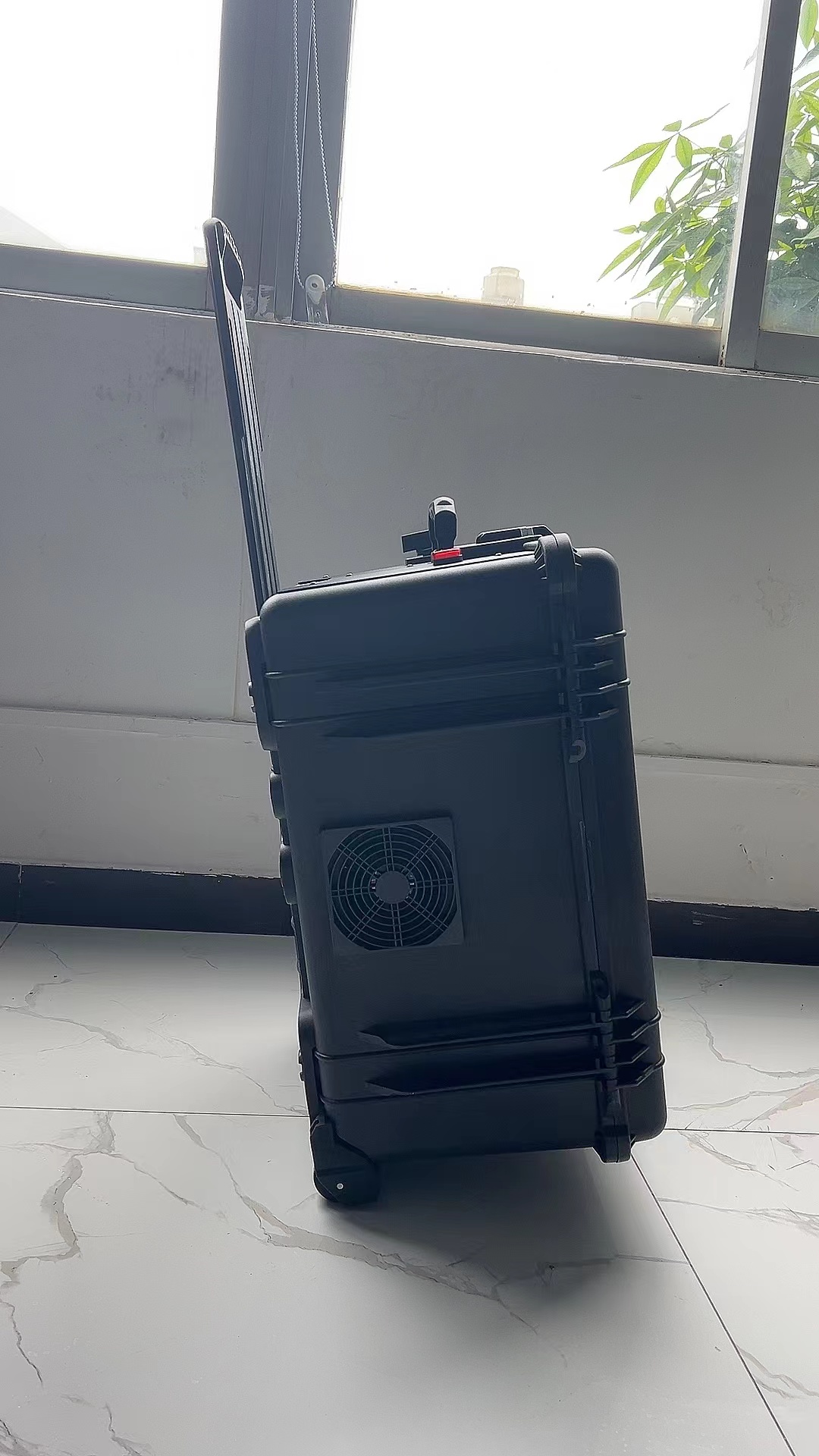 解放手拉箱型移动通信干扰器